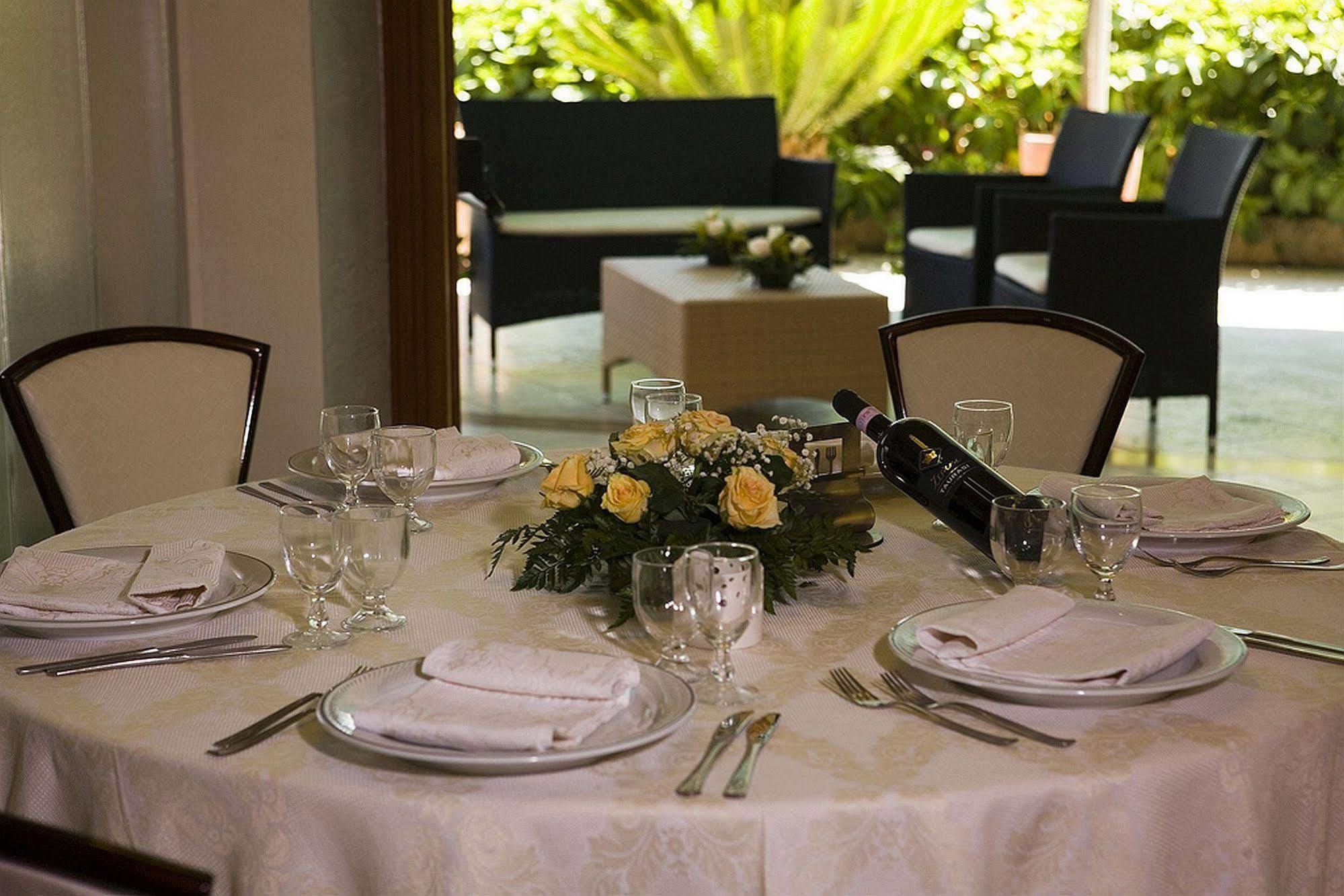 Hotel Ristorante Cavaliere Scario Exterior photo