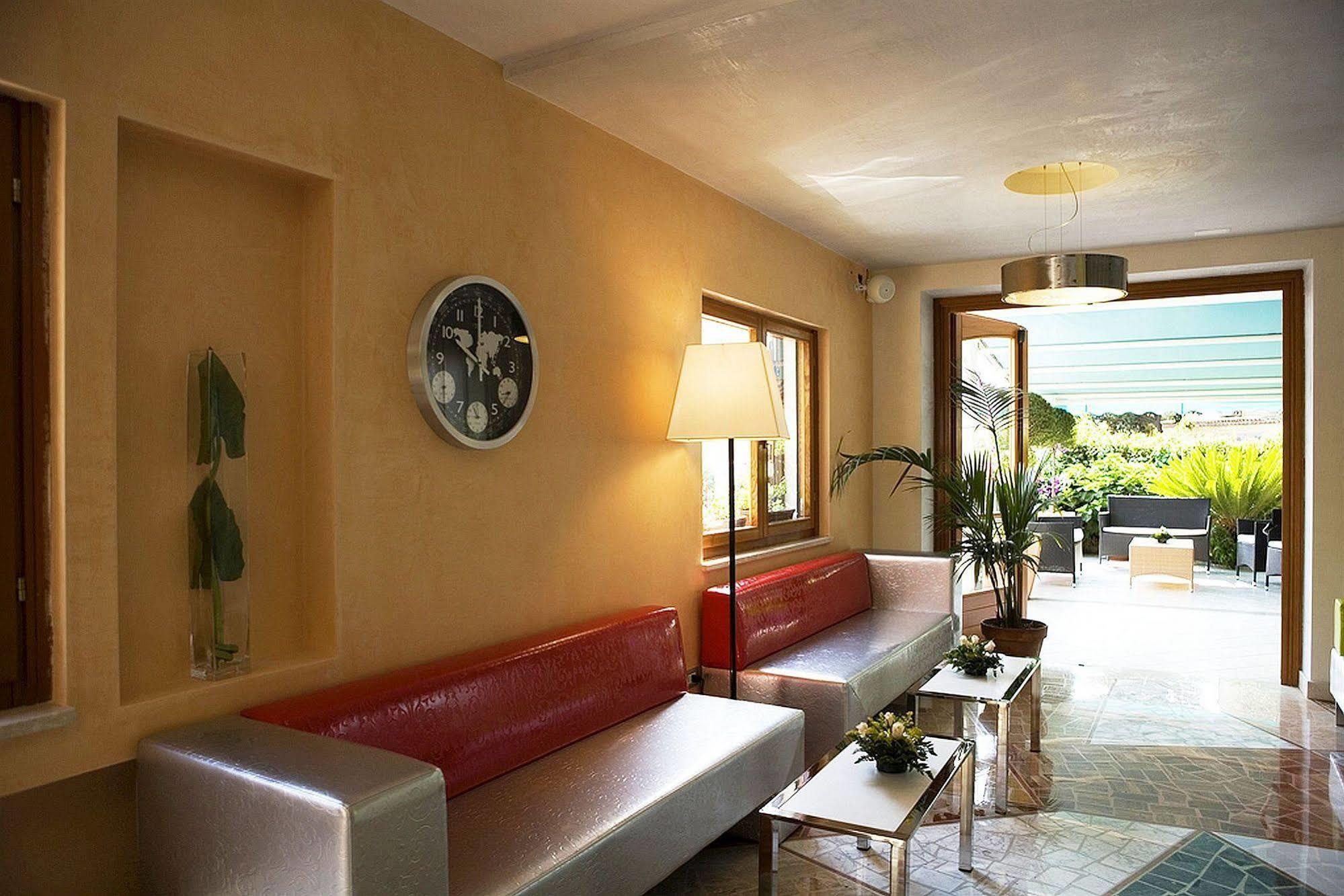 Hotel Ristorante Cavaliere Scario Exterior photo
