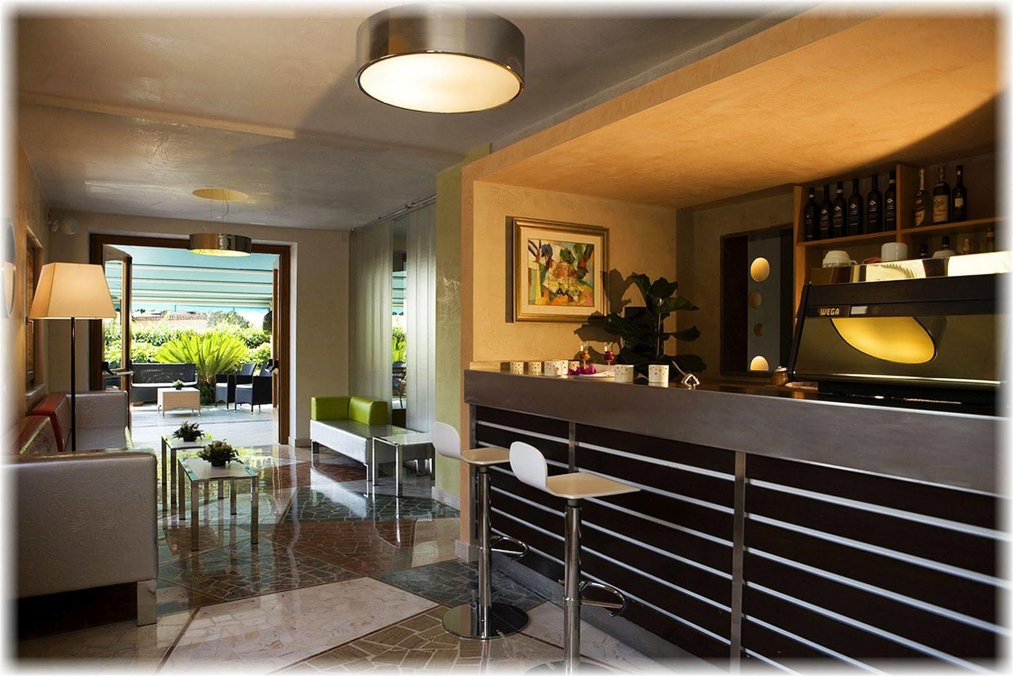 Hotel Ristorante Cavaliere Scario Exterior photo